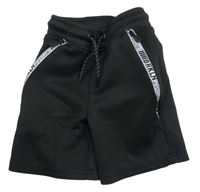 Čierne teplákové športové kraťasy s nápismi dopodopo