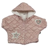 Svetloružová šušťáková prešívaná zateplená vesta s nášivkami a kapucňou