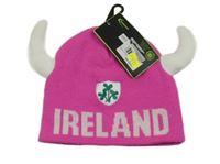 Nové - Neónově ružová čapica s nápisom a rohy