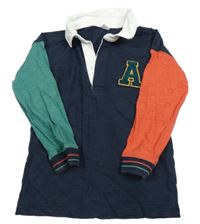 Tmavomodré polo tričko s písmenem a farebnymi rukávy Tu