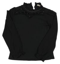 Čierna rebrovaná blúzka s šifónovymi rukávy a korálkami