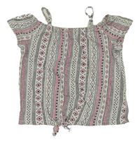 Bielo-čierno-ružové vzorované crop tričko s uzlom C&A