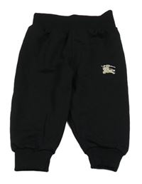 Čierne tepláky s výšivkou