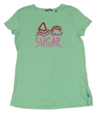 Zelené tričko s nápisem 