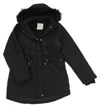 Černá šusťáková zimní parka s kapucí s kožešinou George