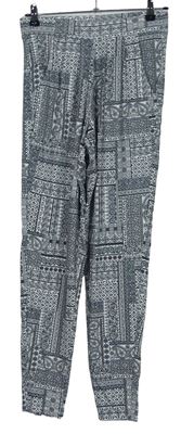 Dámske tmavomodro-biele vzorované teplákové letné nohavice zn. Pep&Co