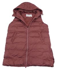 Mahagónovoá šušťáková prešívaná zateplená dlhá vesta s kapucňou Yigga