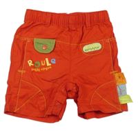 Červené kockované plátenné kraťasy s nápismi a zvieratkami