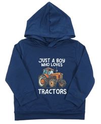 Tmavomodrá mikina s traktorom a nápismi a kapucňou