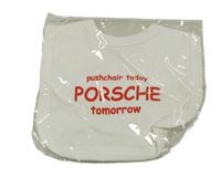 Bílý slinták s nápisem Porsche