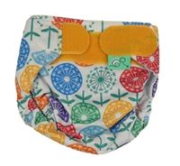 Bielo-farebné vzorované plavkové plenkové nohavice