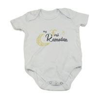 Biele body s nápisom