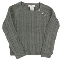 Sivý sveter s copánky
