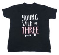 Tmavomodré tričko s nápisem 