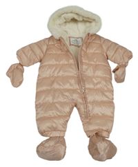 Růžová šusťáková zimní kombinéza s kapucí + rukavice + capáčky M&S
