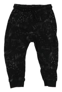 Černo-šedé vzorované tepláky s klokankou George 