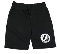 Černé teplákové kraťasy s nápisem Chapter young