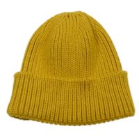 Okrová žebrovaná pletená čepice