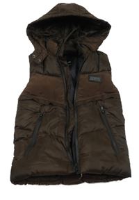 Hnedá šušťáková zateplená vesta s nášivkou a kapucňou River Island