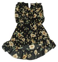 Čierno-zlaté vzorované šifónové šaty s kvietkami a volánikmi