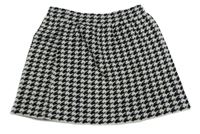 Čierno-biela vzorovaná sukňa