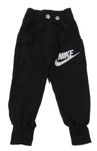 Černé tepláky Nike