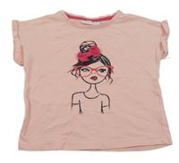 Svetloružové tričko s dívkou