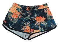 Čierne plážové kraťasy s kvetmi