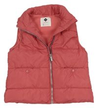 Jahodová prešívaná šušťáková zateplená vesta s ukrývací kapucňou TEX