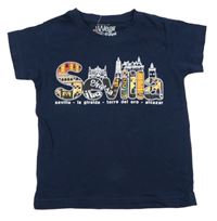 Tmavomodré tričko s nápisom a budovami