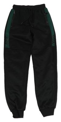 Čierne športové tepláky s pruhmi