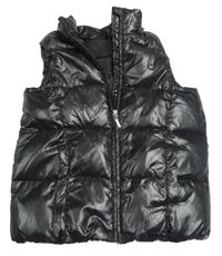 Čierna šušťáková zateplená vesta s logom Benetton