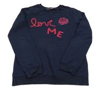 Tmavomodrá mikina s nápisom a květem