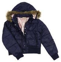 Tmavomodrá šusťáková zateplená crop bunda s kapucí 