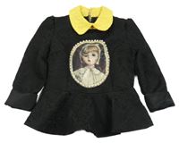 Čierna vzorovaná tepláková podšitá tunika s dievčatkom a korálkami a žltým golierikom