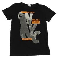 Černé tričko s potiskem Chapter young