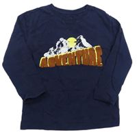 Tmavomodré tričko s horami a nápisom John Lewis