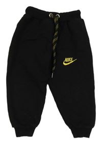 Černé tepláky Nike