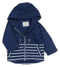 Tmavomodrá šušťáková zateplená bunda s prúžkami a kapucňou