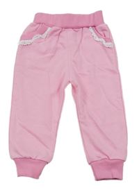 Ružové tepláky s čipkovymi volániky