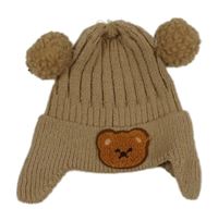 Hnědá pletená čepice s medvědem a bambulemi