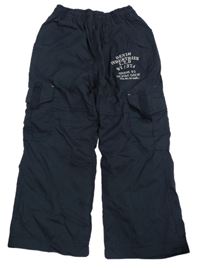 Tmavomodré šušťákové podšité nohavice s nápisom