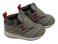 Šedé textilno/koženkové teplé botasky s logom new balance vel. 25