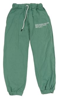 Zelenoolivové tepláky s nápisy 