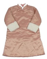 Světlerůžové saténové zateplené šaty s kožešinou 