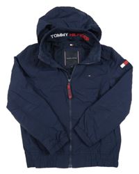 Tmavomodrý šusťákový jarní bomber s ukrývací kapucňou TOMMY HILFIGER