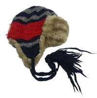 Tmavomodro-červená pletená čapica s kožúškom