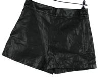 Dámské černé koženkové kraťasy 