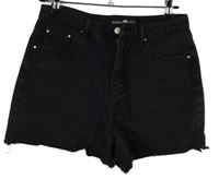 Dámske čierne rifľové kraťasy Boohoo