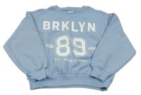 Svetlomodrá oversize mikina s nápisom Page one young